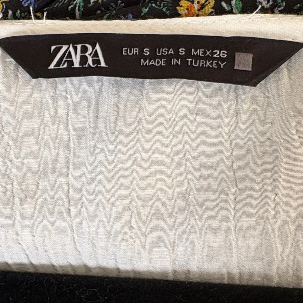 Zara Blouse with Button Detail - Picture 3 of 3